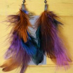 boucles d'oreilles à plumes multicolores