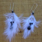 boucles d'oreilles plumes blanches style ethnique