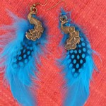 boucles d'oreilles à plumes bleues turquoise et paon