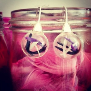 boucles d'oreilles verres et plumes mamzaile