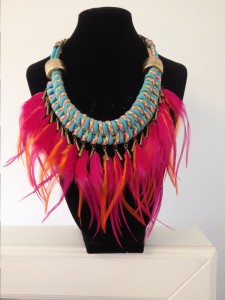 collier ethnique et plumes tressage mamzaile nantes