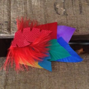 Broche plumes et cuirs mamzaile nantes