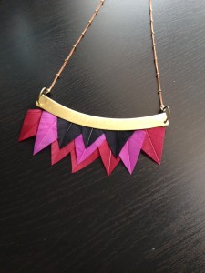 collier-plumes-graphique-tribal-plumes-orixa