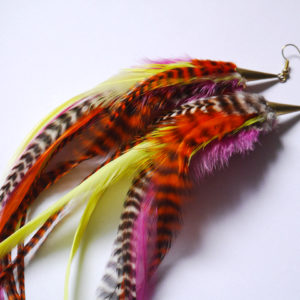 longues boucles d'oreilles en plumes multicolores orixa