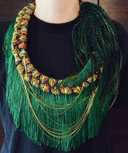 Orixa bijoux - Collier Oko - Collier afropunk jungle, collier plumes paon pour défilé gypsy fashion mode