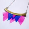collier talisman orixa plumes rose et bleue