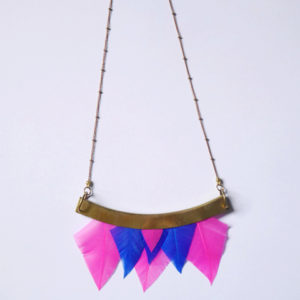 collier talisman orixa plumes vert et violet